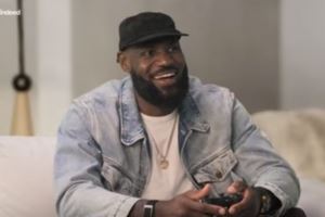 詹姆斯：我最早玩的游戏是在任天堂上玩魂斗罗 超级马力欧兄弟等