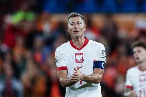  莱万生涯攻破39支国家队大门追平梅西，仅次于C罗的48支国家队